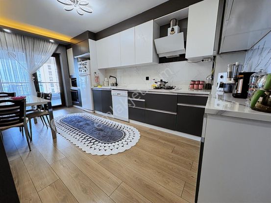 İmir Emlak'tan Ultralüx Sitede G.odalı 13.kat Manzaralı 4+1daire