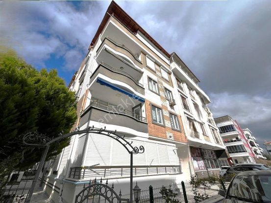 🔔aygül Ayrıcalığıyla Akçay'da Şık Tasarımı İle 6 Yaşında Geniş Bahçe Kullanımlı 2+1 Satılık Daire🔔