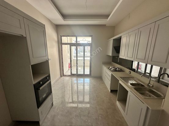 Abdulhamithan Güvenoğlu Sitesinde Yatırımlık 3,5+1 Daire