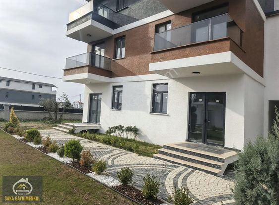 Saka Gayrimenkul`den Villa Konseptinde Satılık Havuzlu 1+1daire.