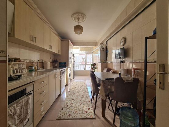 Selim Cad. Paraleli Kat Konumlu Ön Cephe Cambalkonlu Yapılı 3+1