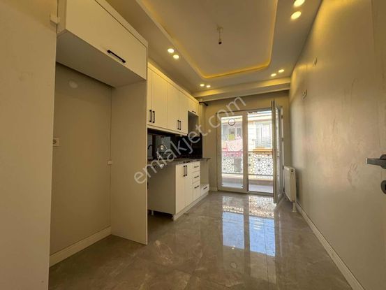 Metrobüse+e5 Yakın Acil 2+1 Sıfır Binada Kiralık Daire