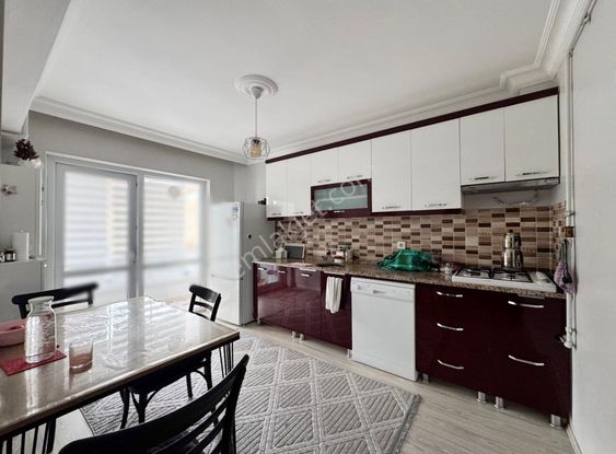 Ana Cadde Yakını Ara Katta Asansörlü Geniş 3+1 Daire Fırsatı..!