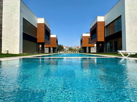 ✨akçay Ay Emlaktan✨güre'de Yolun Altında Yüzme Havuzlu Denize 500 M Satılık 4+1 Loft Müstakil Villa