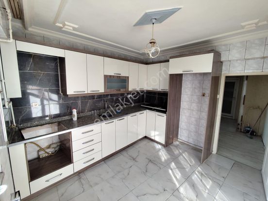 Gaziler Çeşme Durağı Civarı 3+1 Acil Satılık