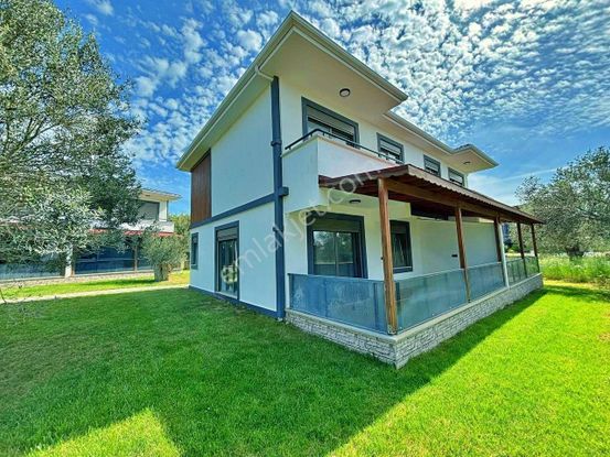 Uytundan Pelitköyde Denize 100 Metre Sıfır Ultra Lüks 3+1 Villa