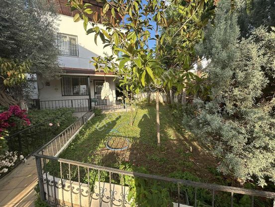 Kuşadası Kadınlar Denizinde Köşe Konum Bahçeli 4+1 Fırsat Villa