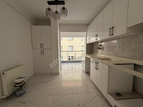 Esertepe Dilek Cami Yakını Kat Konumunda 3+1 Yapılı Daire!