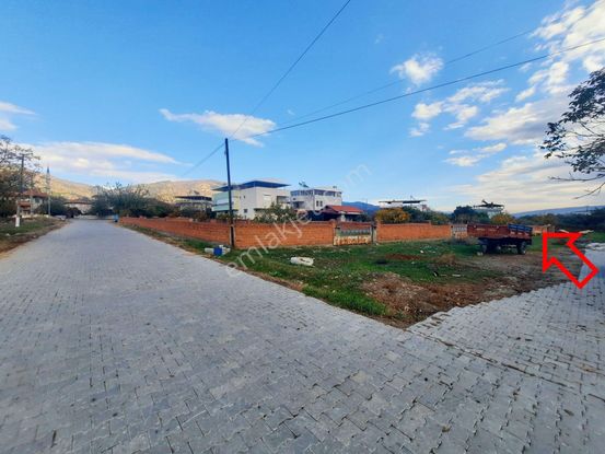 Pamukörende Güney Cepheli, Etrafı Çevrili Arsa..