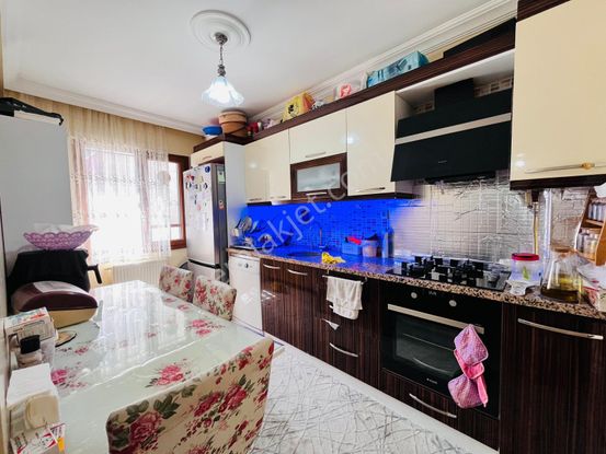 Barbaros Mahallesi 2+1 95 M2 3 Katlının 2 Katı Kapalı Mutfak Full Özelikli Arakat