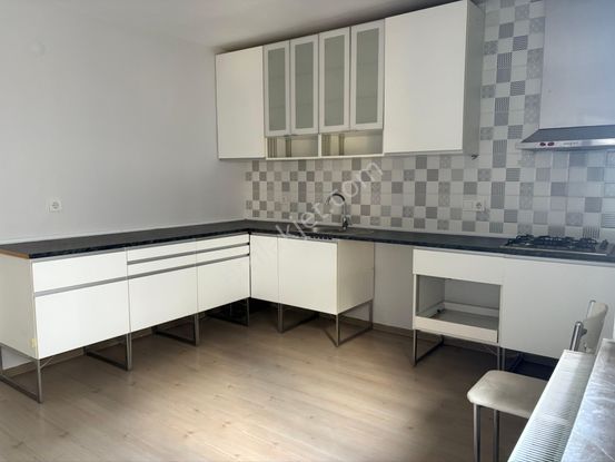 İzmir Balçova Fhrettin Altay Meydana Yakın Arakat Kombili Bakımlı 3+1 Kiralık Daire