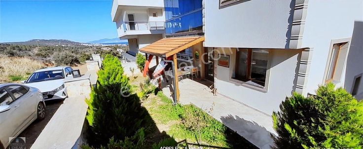 Yenifoçada Satılık Müstakil Bahçeli 3+1 Dubleks Yazlık