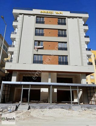 Cumhuriyet Caddesinde Lüks 2+0 Daire