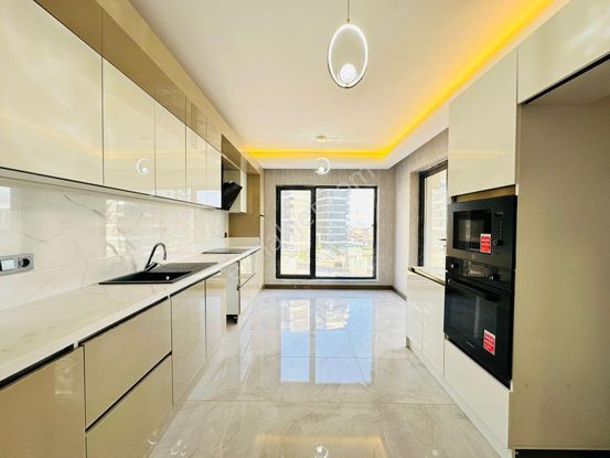 Kalecik Emlak'tan Lüks Site'de Giy. Odalı 4+1 185m² Modern Yapı