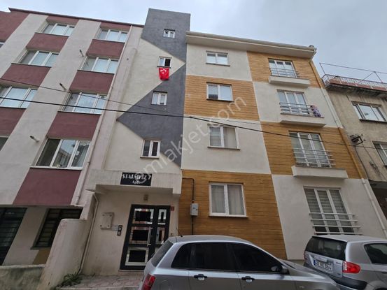 Zenith Real Estate Oruçgazi Mh.'de Kiralık Ayrı Mutfaklı 1+1