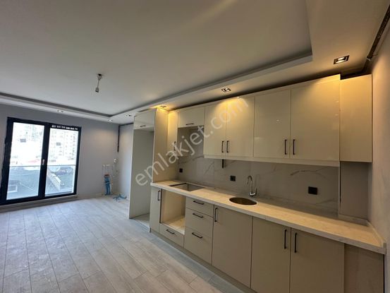 Silahtarağa'da Satılık Butik Site İçerisinde 1+1 Daire