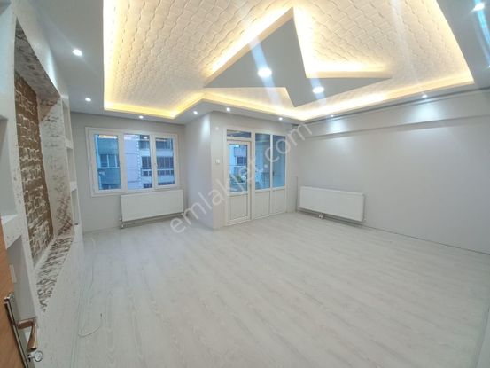 Bergama Fatih Mah Doğalgazlı Kapalı Mutfak Ara 2.kat 2+1 Geniş Kiralık Daire