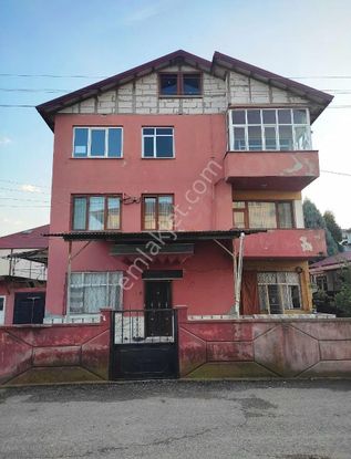 Nur Emlaktan Cumhuriyet Mah. 3+1 140 M2 Dairemiz Acil Satılıktır