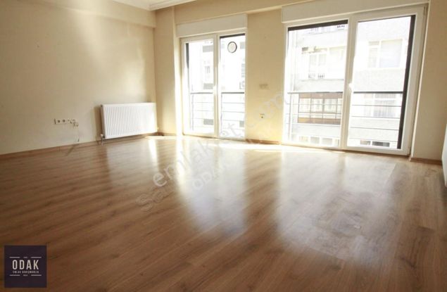 Odak Emlak'tan Moda Caddesi'nde 2020 Yapımı Geniş 2+1