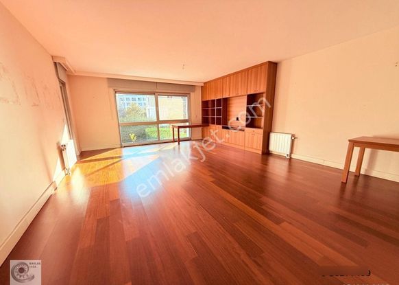 İstinyepark Resıdence 2+1 Satılık Boş Daire Peyzaj Manzaralı Balkonlu