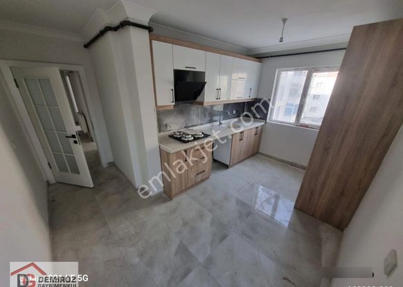 Demiröz'den Menderes'de Katta Geniş Açık-kapalı Otoparklı 3+1 !!