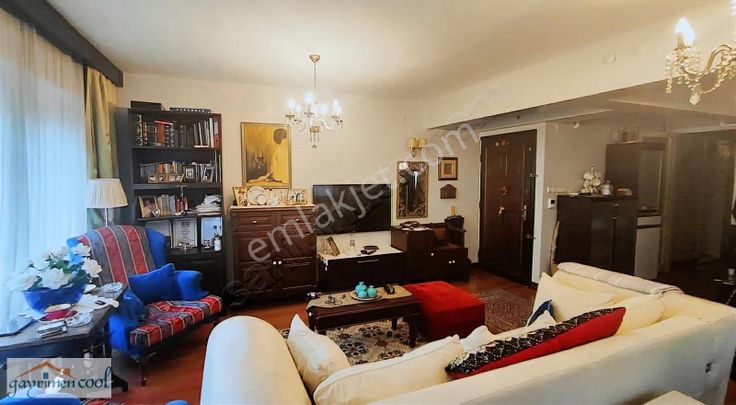 Araphasan Mahallesinin En Güzel Sokağında Satılık 2+1 Daire