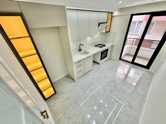 ꧁ay Emlak'tan꧁akçay'da Arakat Ön Cephe Ayrı Mutfaklı Denize 200 Mt Lüks Tasarım Satılık 3+1 Daire