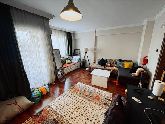 Bornova Küçükpark Meydanda Çift Cephe Bakımlı 3+1 Kiralık Daire