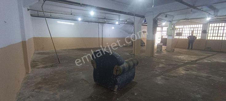 Vişne Ticaret Bölgesinde 200 Metre Düz Giriş Kiralık İşyeri