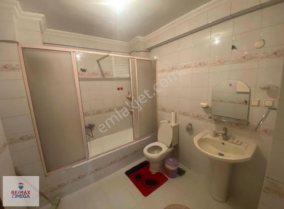 İzmit Kuruçeşme Deniz Manzaralı Satılık 2+1 Eşyalı Ara Kat Daire