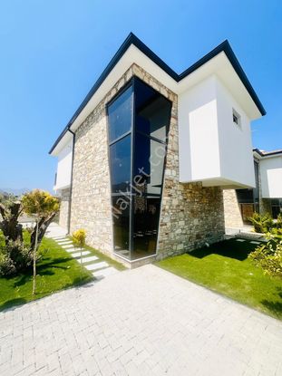 Kuşadası Davutlarda Tek Müstakil Özel Havuzlu 3+1 Fırsat Villa
