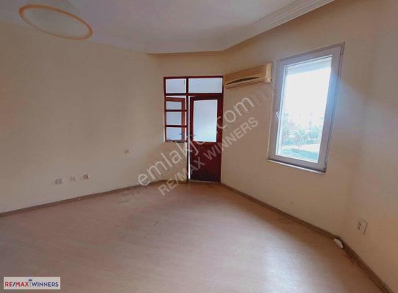 Konyaaltıı Sahiline 400 M Mesafede Ayrı Mutfaklı 1+1