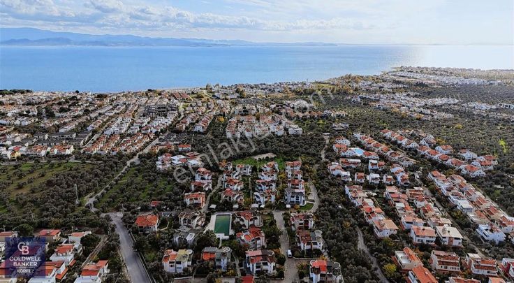 Havacılar Mevkiinde Havuzlu Sitede 5+1 Triplex Villa