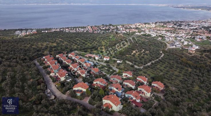 Berlin Sitesinde Deniz Manzaralı 4+1 Tripleks Köşe Villa