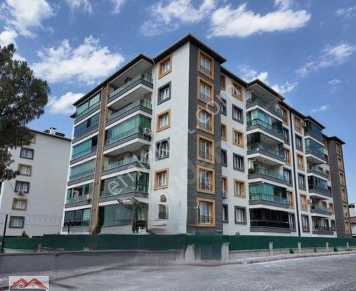 Akhisar Cumhuriyet Fahri Sertel Emlaktan Site İçinde 3+1 Satılık Daire