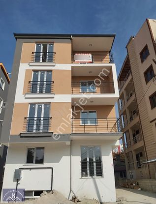 Burdur Emek Mah. 1+1 53m2 Asansörlü Balkonlu Sıfır Satılık Apart