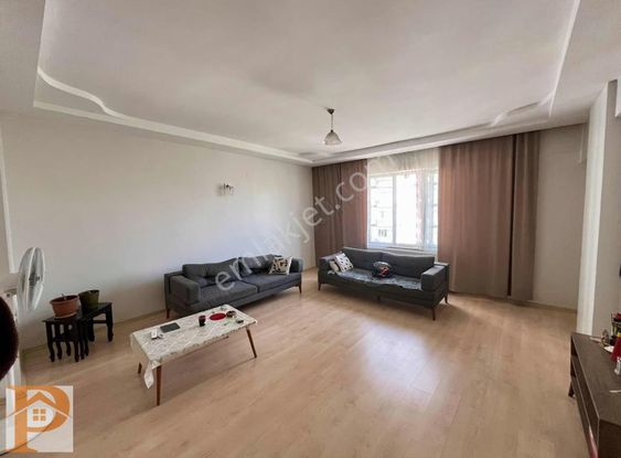 Karataş'ta Merkezi Konumda Ara Kat Kiralık 3+1 Daire