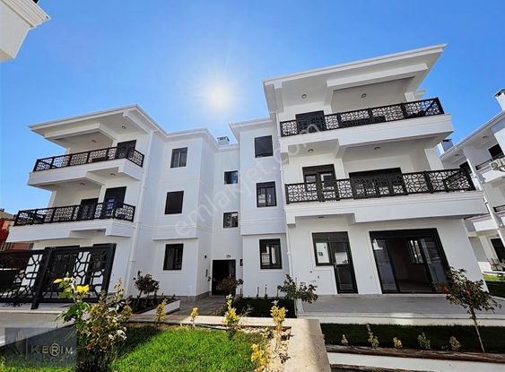 Kerim'den Küçükkuyu Merkez'de Bahçe Katı 2+1 Kiralık Geniş Daire