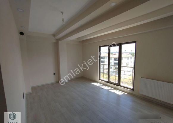 Ayvacık Hamdibey Mahallesinde Çamlık Bölgesi Satılık 2+1 Daire