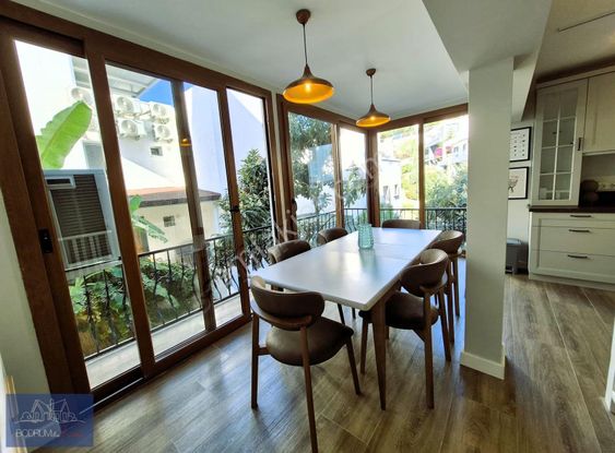 Bodrum Merkez Denize Yakın Modern Yeni Sıfır Eşyalı İkiz Ev