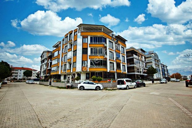 🛑🛑aktiften Akçay'da Satılık Merkezi Konumda Çift Balkonlu Şık 2+1 Daire