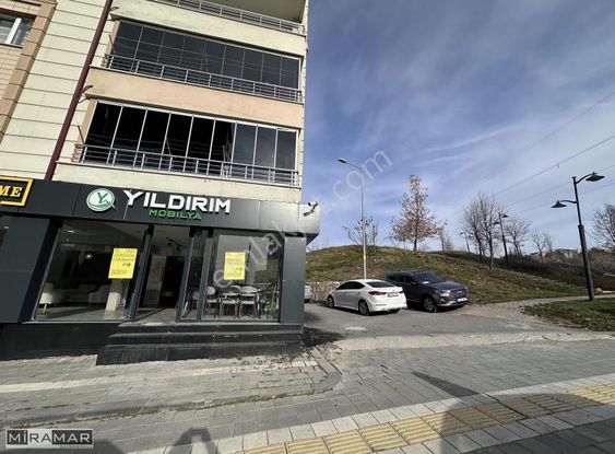 Kiralık Ana Cadde Üzeri Geniş Cepheli 260 M² Dükkan