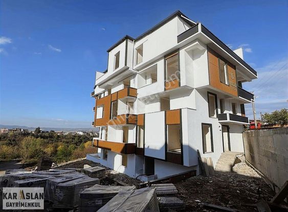 Başiskele Fatih'te 3+1 Satılık Bahçe Kullanımlı Geniş Daire