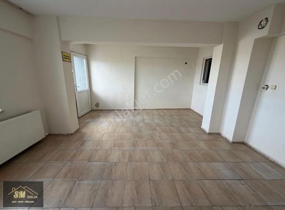 Sm Gayrimnkul'den Ana Cadde Üzerinde Kiralık 3+1 Daire