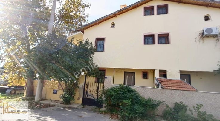 Denize 300 Metre, Bahçeli, Triplex, Eşyasız Villa