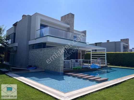 İzmir Çeşme Ilıcada Tam Müstakil Özel Havuzlu Lüks Villa