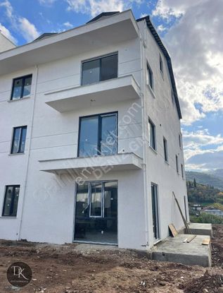 Deniz Gayrimenkulden Zeytinli Koruda 3+1 Kiralık Bahçe Dubleks