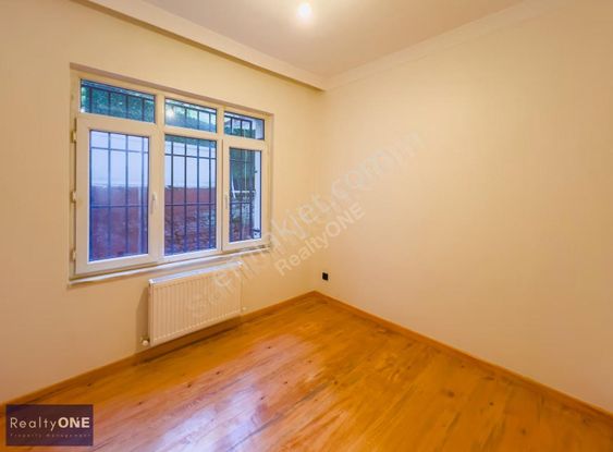 R-one Beyoğlu Firuzağa'da 3+1 İçi Yenilenmiş Satılık Daire-eng