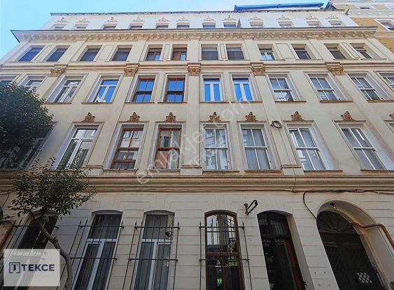 Beyoğlu`nda Galata Kulesi`ne Komşu Eşyalı 2+1 Daire | Tekce