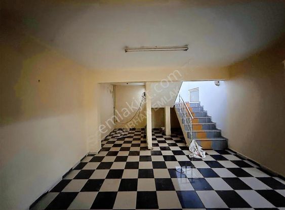 Lüleburgaz İstasyon Caddesinde,cadde Üzeri Kiralık Köşe Dükkan